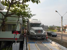 Lùm xùm trạm cân